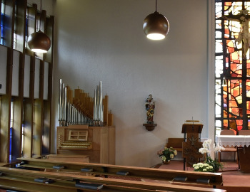 Orgel der Kapelle der Seniorenresidenz Schloß
Kahlsperg GmbH in Oberalm - 1983 Hermann Oettl